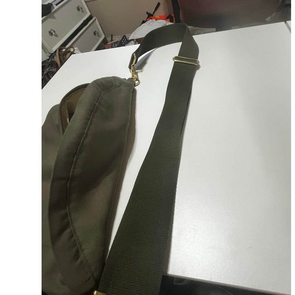 Canvelle Army Green Fanny Pack Sporty Adjustable Strap Travel Waist Bag - Picture 4 of 7